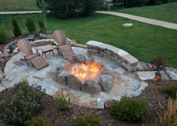 42 Backyard and Patio Fire Pit Ideas